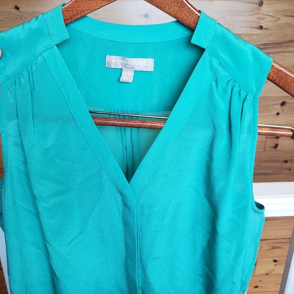 Banana Republic 100% Silk Sleeveless button up XS - Picture 14 of 15